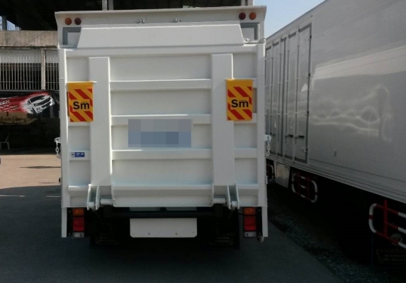 รถบรรทุก NMR 6 ล้อเล็ก