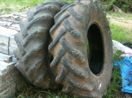 ขายยางรถไถใหญ่ขอบ 30 ยังพอใช้ได้ครับ คู่ละ 1,000 บาท