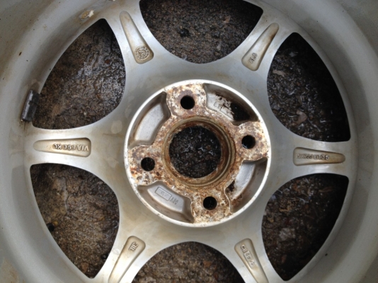 ล้อยุ่นขอบ15กว้าง7นิ้วอ๊อฟ35 4รู100สภาพตามรูปครับ