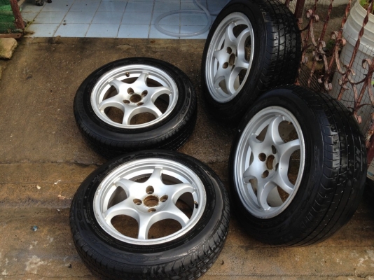 ล้อยุ่นขอบ15กว้าง7นิ้วอ๊อฟ35 4รู100สภาพตามรูปครับ