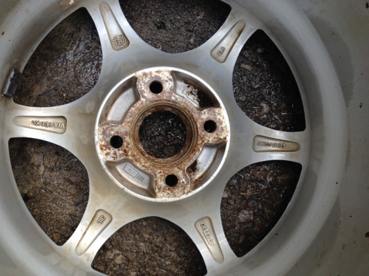 ล้อยุ่นขอบ15กว้าง7นิ้วอ๊อฟ35 4รู100สภาพตามรูปครับ