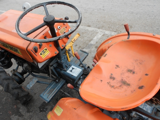 ขายถูกรถไถคูโบต้า รุ่น B6000 4WDเก่านอก คันนี้มาใหม่คับขายถูกๆ