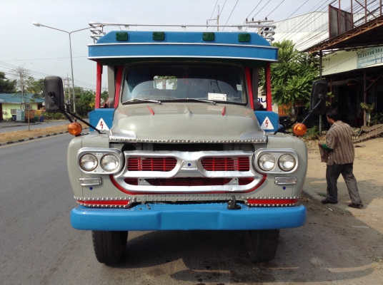 ขายเทเลอร์บรรทุกรถเกี่ยวข้าว หรือแบคโฮ 10 ล้อหัวยาวเพลาเดียว หางพับไฮดรอริค เครื่อง EH700 168 HP เฟืองท้าย FUSO ลูกหมากร้อย คัสซีสวยจัด พวงมาลัยพาวเวอร์ ทะเบียนพร้อมโอน ราคาต่อรองได้