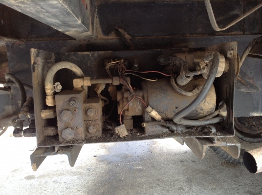 ขายเทเลอร์บรรทุกรถเกี่ยวข้าว หรือแบคโฮ 10 ล้อหัวยาวเพลาเดียว หางพับไฮดรอริค เครื่อง EH700 168 HP เฟืองท้าย FUSO ลูกหมากร้อย คัสซีสวยจัด พวงมาลัยพาวเวอร์ ทะเบียนพร้อมโอน ราคาต่อรองได้