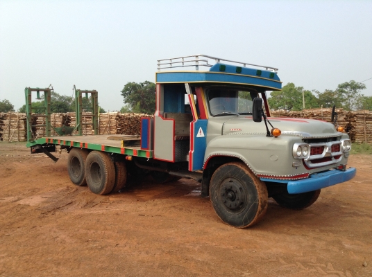 ขายเทเลอร์บรรทุกรถเกี่ยวข้าว หรือแบคโฮ 10 ล้อหัวยาวเพลาเดียว หางพับไฮดรอริค เครื่อง EH700 168 HP เฟืองท้าย FUSO ลูกหมากร้อย คัสซีสวยจัด พวงมาลัยพาวเวอร์ ทะเบียนพร้อมโอน ราคาต่อรองได้