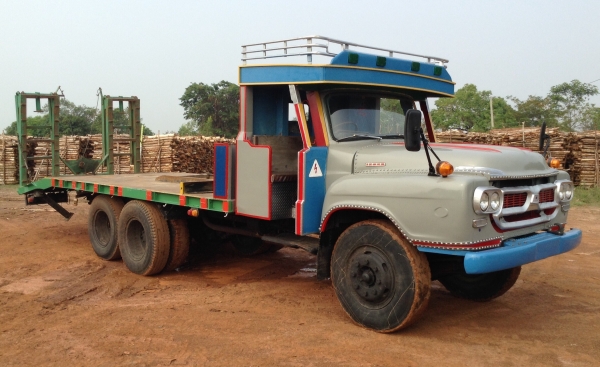 ขายเทเลอร์บรรทุกรถเกี่ยวข้าว หรือแบคโฮ 10 ล้อหัวยาวเพลาเดียว หางพับไฮดรอริค เครื่อง EH700 168 HP เฟืองท้าย FUSO ลูกหมากร้อย คัสซีสวยจัด พวงมาลัยพาวเวอร์ ทะเบียนพร้อมโอน ราคาต่อรองได้