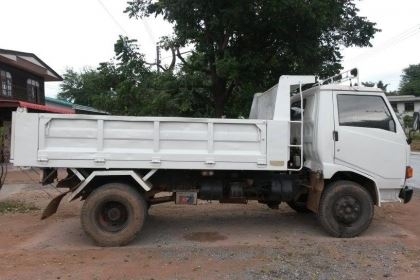 **500,000 บ.ต่อรอง**ขาย6ล้อดั๊มสวยๆ HINO FB112 117HP WO4D เครื่องแน่น ไม่มีเยิ้ม ช่วงล่างใหญ่Fหน้า-หลัง คัสซีสวยเดิมไม่มีผุไม่มีดาม กระบะดั๊มเหล็ก5ตันยิงหลัง สภาพดี พ้นดีข้างดีไม่มีผุ หัวสวยบาง ภายในสวยคอนโซลครบ แอร์เย็น ยางดี6เส้น พร้อมใช้ พร้อมลุยงาน เอ