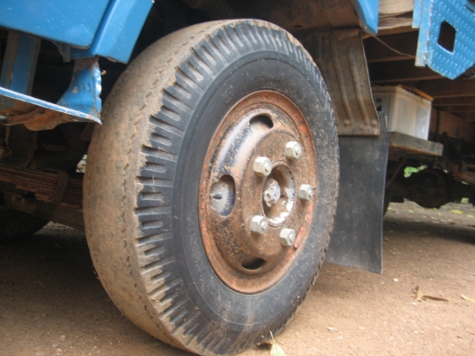 นิสัน ED 33  100 แรง ทะเบียนเต็ม + ตู้นวด ราคา 135000 บาท