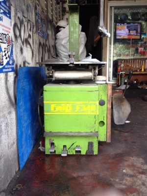 เครื่องงัดยางเก่าญี่ปุ่น มีมอเตอร์ 2 ตัว 2 เฟต 3 เฟต 8500