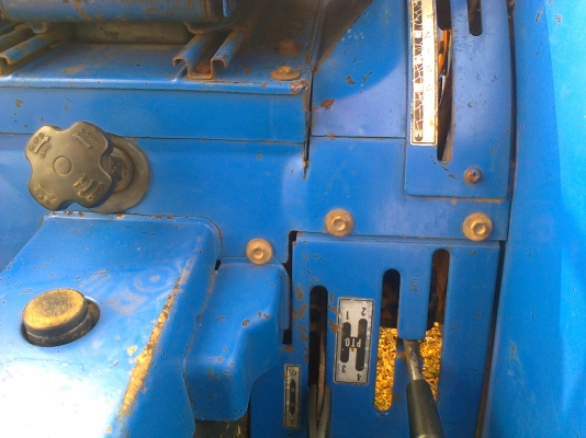 ขาย ISEKI   TL   2100    21  แรงม้า  4WD  สภาพเดิมๆ พร้อมใช้ ต่อรองได้