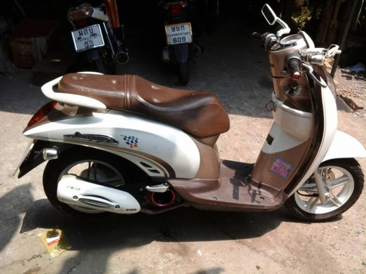 Scoopy i ปี 55 สีขาว ล้อแม็ค รถสวย เครื่องเดิมแน่น ทะเบียนเลขสวยมาก 11 เอกสารครบ