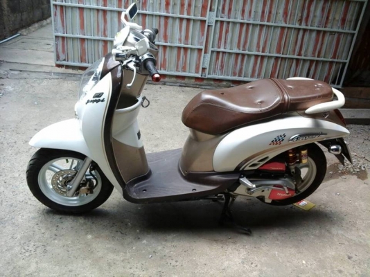 Scoopy i ปี 55 สีขาว ล้อแม็ค รถสวย เครื่องเดิมแน่น ทะเบียนเลขสวยมาก 11 เอกสารครบ