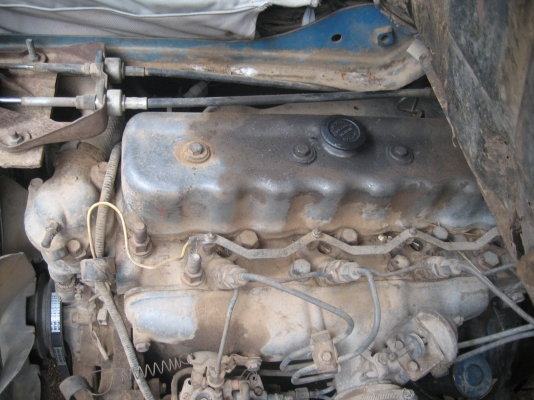 ตู้สีข้าว 6ฟุต  พร้อมรถ นิสัน 100 แรง  ทะเบียนเต็มราคา 13500 บาท