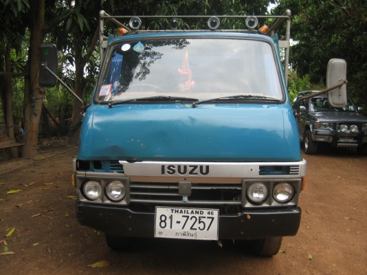 ตู้สีข้าว 6ฟุต  พร้อมรถ นิสัน 100 แรง  ทะเบียนเต็มราคา 13500 บาท