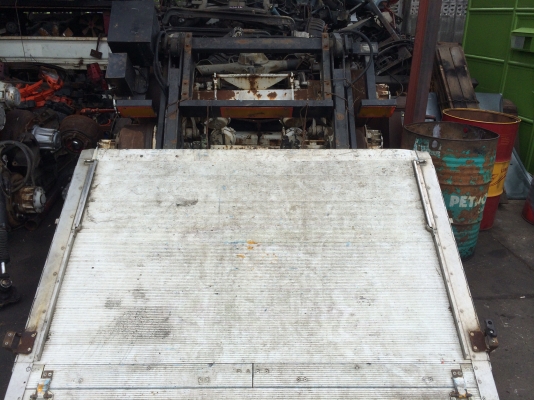 ขายฝาปิดไฮโดรลิก รถ 6ล้อ ของนอกจากญี่ปุ่น