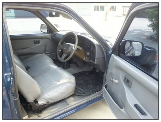 TOYOTA HILUX MIGHTY-X 2.4 STANDARD