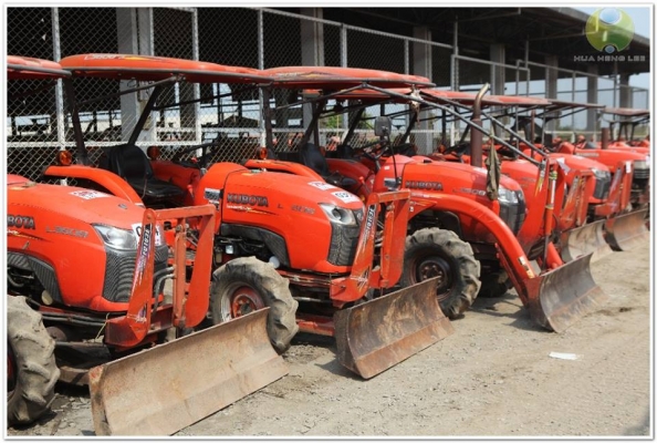 ประมูลรถแทรคเตอร์ รถแบคโฮ