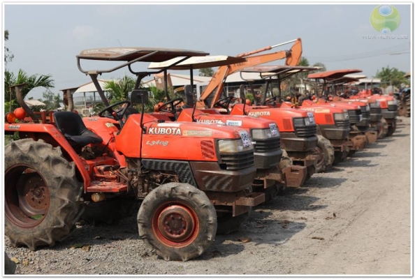 ประมูลรถแทรคเตอร์ รถแบคโฮ