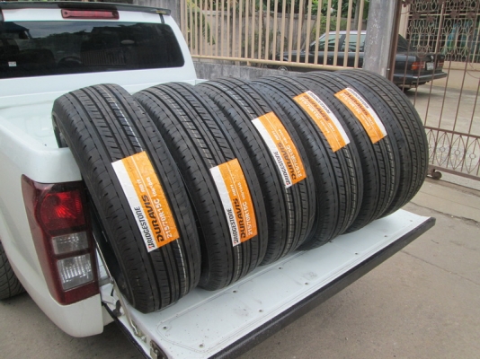 ขายยางใหม่ BRIDGESTONE DURAVIS R611 215 70 R15C เส้นละ3000