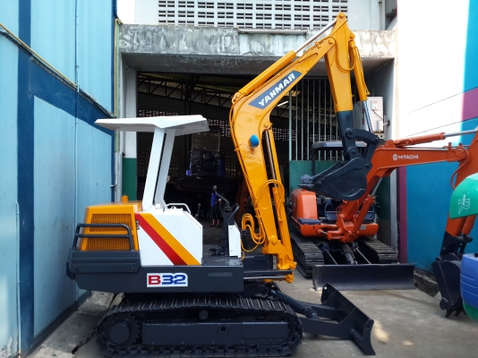 รถขุด YANMAR รุ่น B32 แทร็กเหล็ก ปรับสภาพแล้ว พร้อมใช้งาน