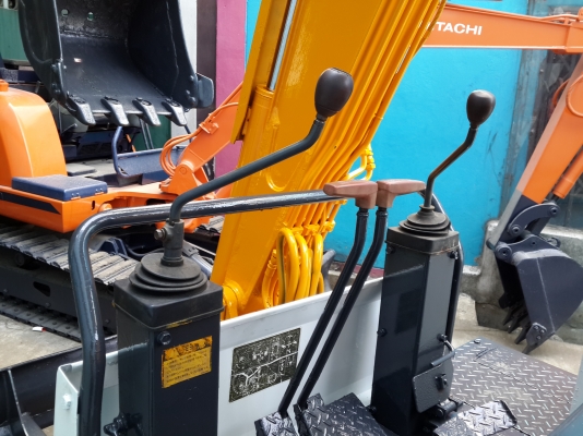 รถขุด YANMAR รุ่น B32 แทร็กเหล็ก ปรับสภาพแล้ว พร้อมใช้งาน