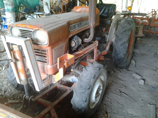 ขายรถไถ22แรงโฟวินขับเคลี่อน4ล้อตามสภาพมีพานหน้า