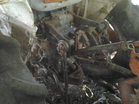 ขายรถไถ22แรงโฟวินขับเคลี่อน4ล้อตามสภาพมีพานหน้า