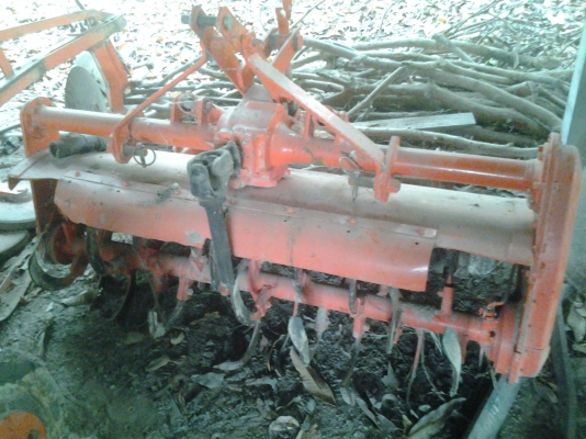 ขายรถไถ22แรงโฟวินขับเคลี่อน4ล้อตามสภาพมีพานหน้า