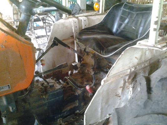 ขายรถไถ22แรงโฟวินขับเคลี่อน4ล้อตามสภาพมีพานหน้า