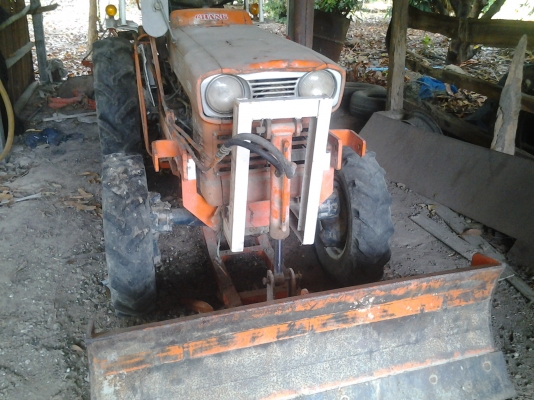 ขายรถไถ22แรงโฟวินขับเคลี่อน4ล้อตามสภาพมีพานหน้า