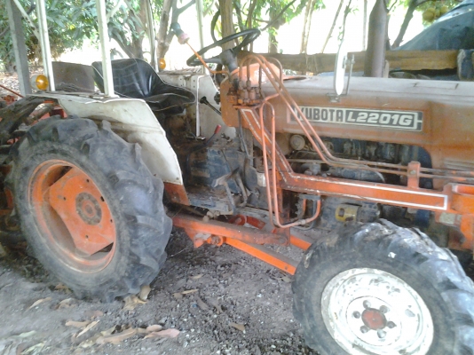 ขายรถไถ22แรงโฟวินขับเคลี่อน4ล้อตามสภาพมีพานหน้า