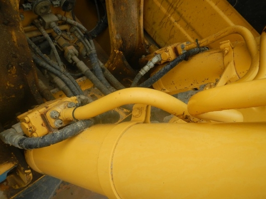 Lot.328 Komatsu PC200-8