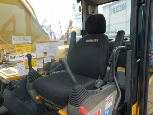 Lot.328 Komatsu PC200-8