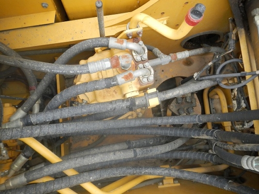 Lot.328 Komatsu PC200-8