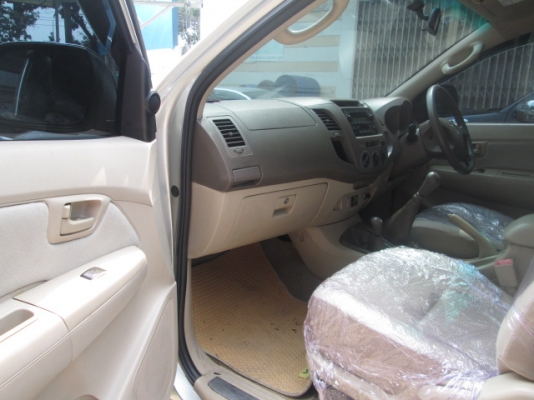 VIGO 4WD 3.0G MT Double Cab SILVER