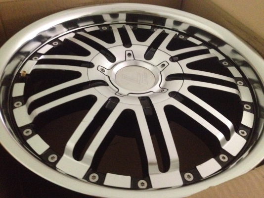 ขายล้อแม็ก Lenso Grande 2 ขอบ 18 6 รู ใส่กระบะ ขายล้อแม็ก Lenso Grande 2 ขอบ 18 6 รู ใส่กระบะ