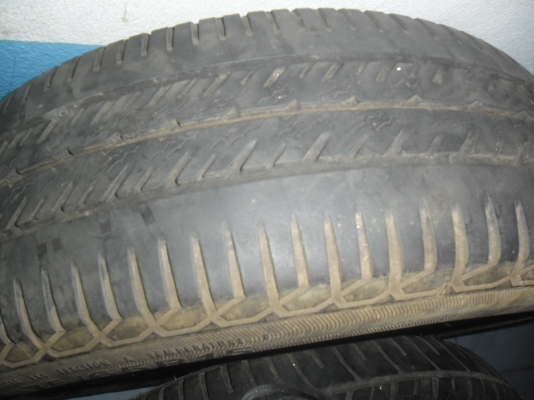 ยางรถยนต์ของแท้ติดรถถอดออกจากฮอนด้าแจ๊ส