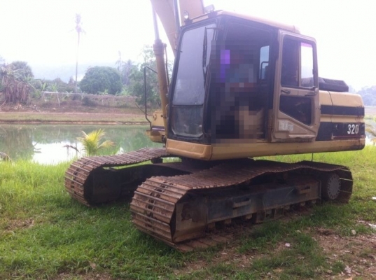 รถแบคโฮ CAT 320  ( เวอร์ชั่นวัน )  ( รถทำงาน 11,xxx ซม. )  สนใจติดต่อ 081 - 6079515