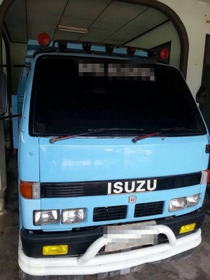 รถอีซูซุ 6 ล้อดั้ม NKR 88 แรงม้า. ปี 36  สนใจติดต่อ 081 - 6079515