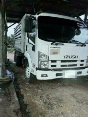 รถอีซูซุ 6  ล้อดั้ม FRR 210 แรงม้า. ปี 52  สนใจติดต่อ 081 - 6079515