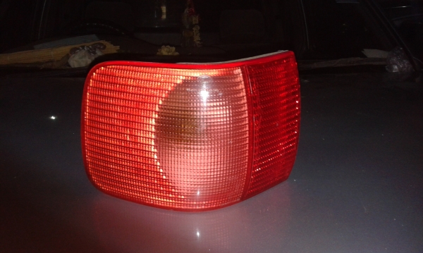 ขายไฟท้ายออดี้A80 ข้างซ้ายสภาพสวยมากของแท้100\%