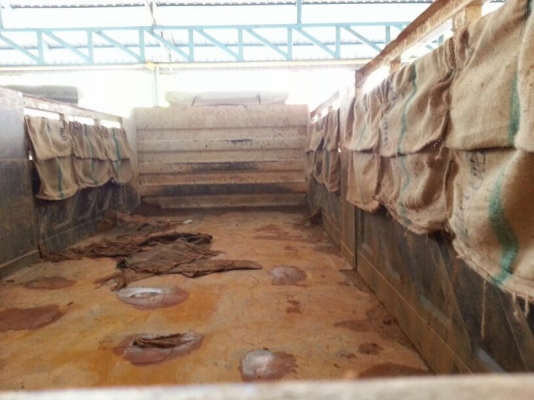 รถฮีโน่ 10 ล้อดั้ม 320 แรงม้า. ปี 46  ( รถวิ่ง 1xx,xxx กม. )   สนใจติดต่อ 081 - 6079515