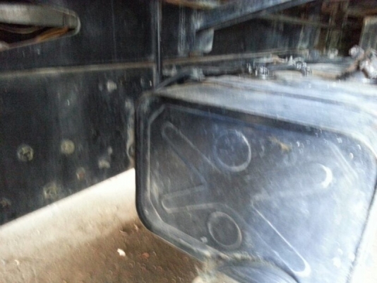 รถฮีโน่ 10 ล้อดั้ม 320 แรงม้า. ปี 46  ( รถวิ่ง 1xx,xxx กม. )   สนใจติดต่อ 081 - 6079515