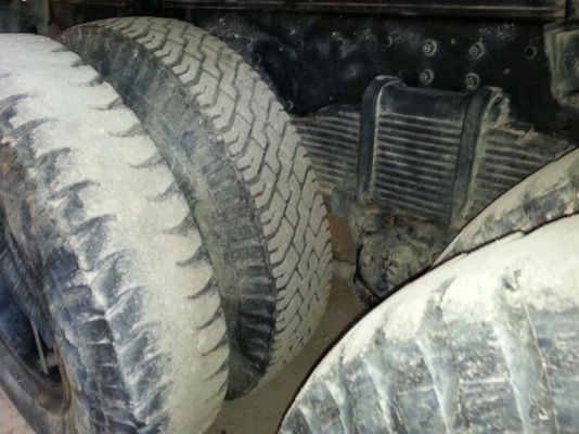 รถฮีโน่ 10 ล้อดั้ม 320 แรงม้า. ปี 46  ( รถวิ่ง 1xx,xxx กม. )   สนใจติดต่อ 081 - 6079515