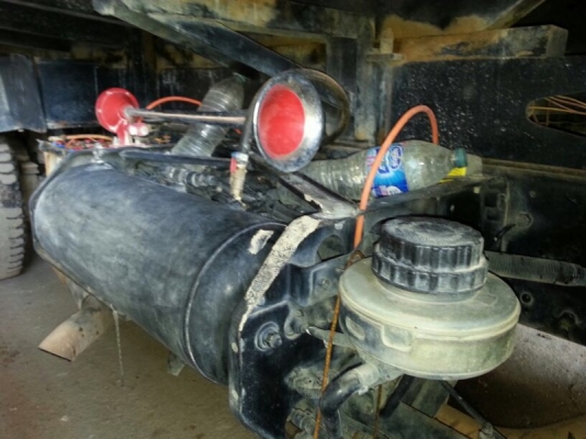 รถฮีโน่ 10 ล้อดั้ม 320 แรงม้า. ปี 46  ( รถวิ่ง 1xx,xxx กม. )   สนใจติดต่อ 081 - 6079515