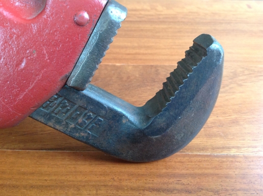 ขายประแจขันท่อ RIDGID 24" ตัวขี้เหร่ แต่ปากสวย ฟันคมขายถูกๆ ให้ไปใช้งาน