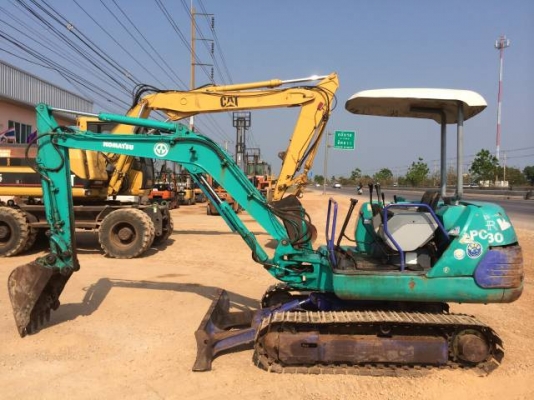 ขายรถแบคโฮ KOMATSU PC30-7E คอลโทรลสั้น ปั้มนิ้ว นำเข้าจากญี่ปุ่น มีVDO การทำงานครับ