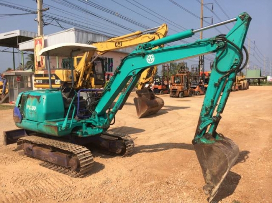 ขายรถแบคโฮ KOMATSU PC30-7E คอลโทรลสั้น ปั้มนิ้ว นำเข้าจากญี่ปุ่น มีVDO การทำงานครับ