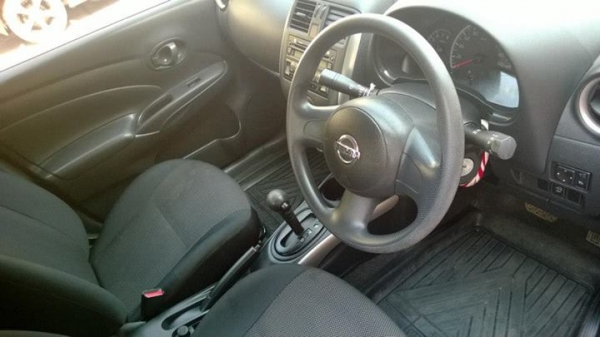 NISSAN Almera 2013 AT วิ่ง 10300 9เดือน ขายถูก ซื้อสดลดได้เยอะ