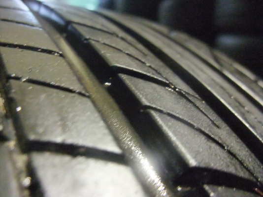 ยาง thunderer 205/60/15 ปี 12